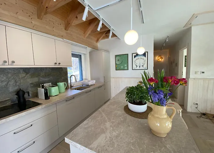 Choriatiki شقة دمبكي