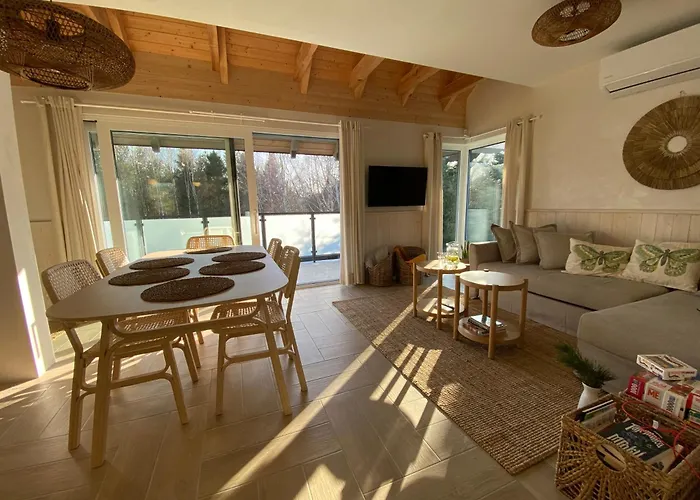 شقة Choriatiki دمبكي